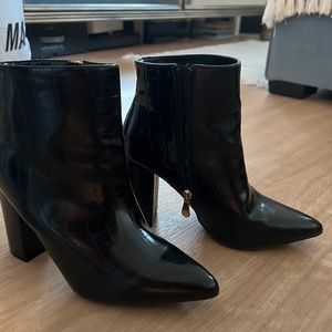 Lulus black short boots with crocodile print